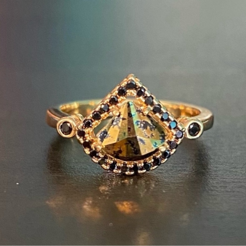 Fragrant Jewels Ring Black/Gold- Size 6.